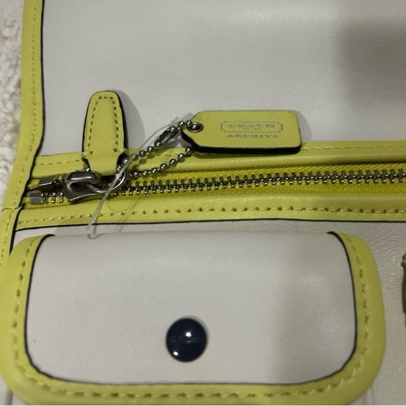 Coach White and Green Wristlet - Picture 4 of 9